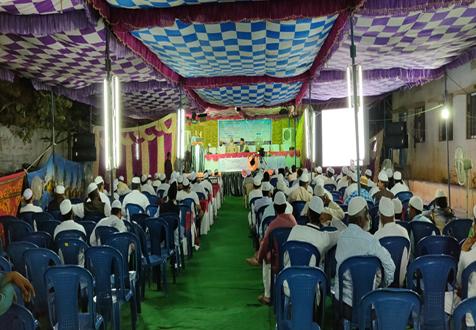 <b>दीनी दर्सगाहों में आधुनिक शिक्षा और आधुनिक दर्सगाहों में दीनी शिक्षा</b>