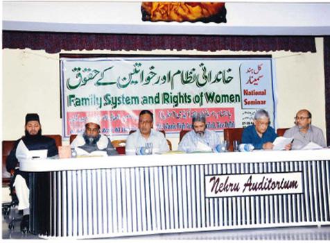 <b>خاندانی نظام اور خواتین کے حقوق</b>